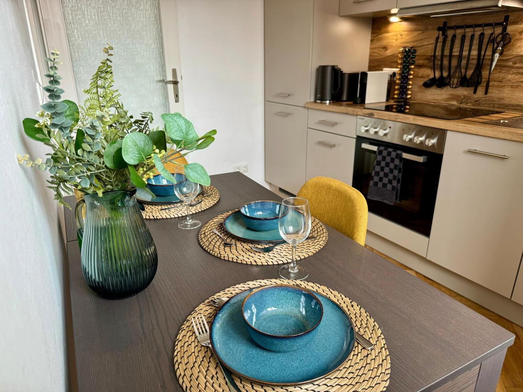 Boho Design Studio - Historic City Center With Free Parking & Aircon By Hero Homes Graz Exterior foto